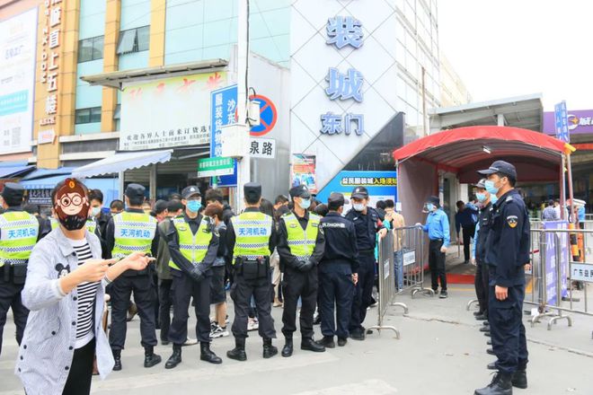 这个春天期盼已久：沙河服装批发市场陆续开市了！博鱼体育(图1)