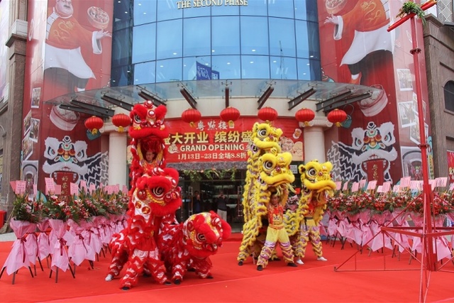 博鱼体育皮具城里开饭店！广州批发市场转型业态日渐丰富(图1)