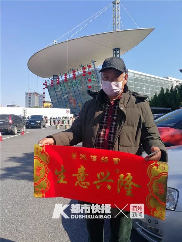 直击 义乌小商品市场率先开门了!现场情况怎么样？博鱼体育(图3)